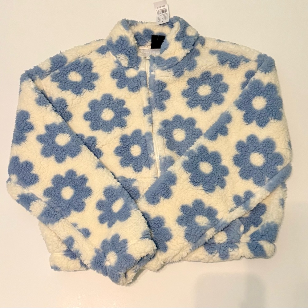 NWT PacSun fleece jacket white with blue flowers sweater size small.